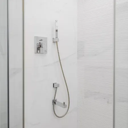Prime Location In Spacious 1bd By Flat Mаnager *