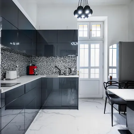Prime Location In Spacious 1bd By Flat Mаnager Апартамент София