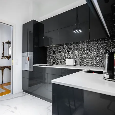 Prime Location In Spacious 1bd By Flat Mаnager アパート