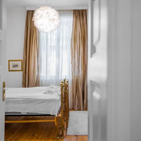 Prime Location In Spacious 1bd By Flat Mаnager Lejlighed